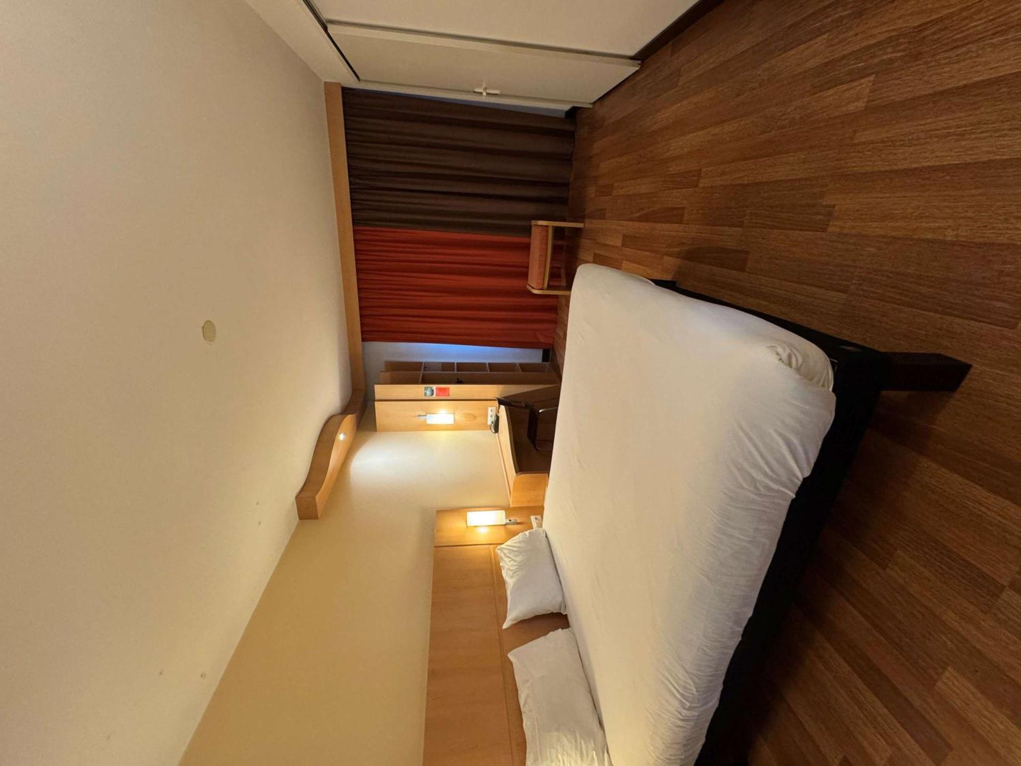 Hotel Ibis Istres Trigance Exterior foto