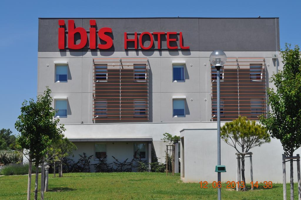 Hotel Ibis Istres Trigance Exterior foto